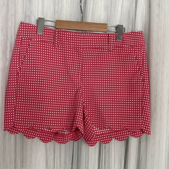Ann Taylor Signature scallop edges white polka dots woman’s shorts Size 8 - Picture 1 of 16